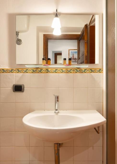 Keys Of Italy - Corsob 9 - Florentine Studio Close To Palazzo Vecchio Florence Exterior photo